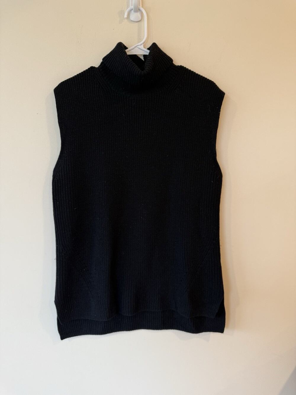 Everlane The Chunky Wool Sleeveless Turtleneck M Black Split Side Vest Classic
